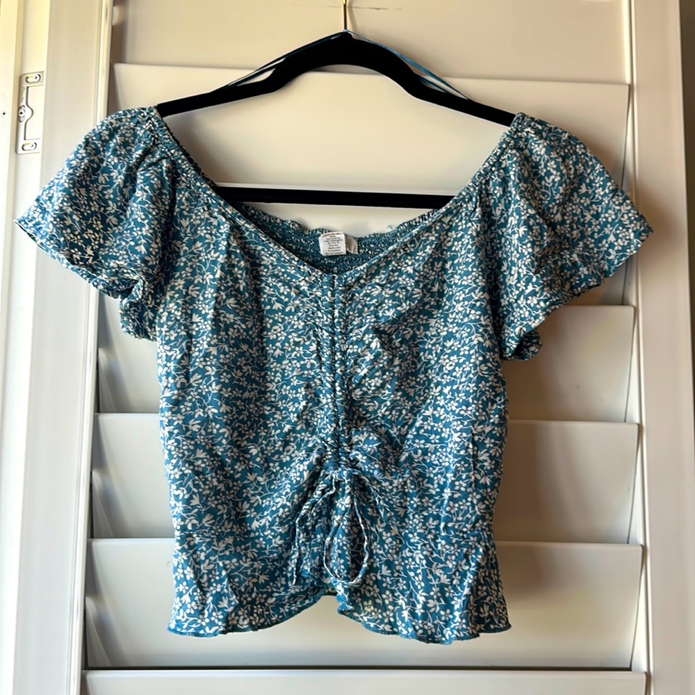 Cropped short sleeve top